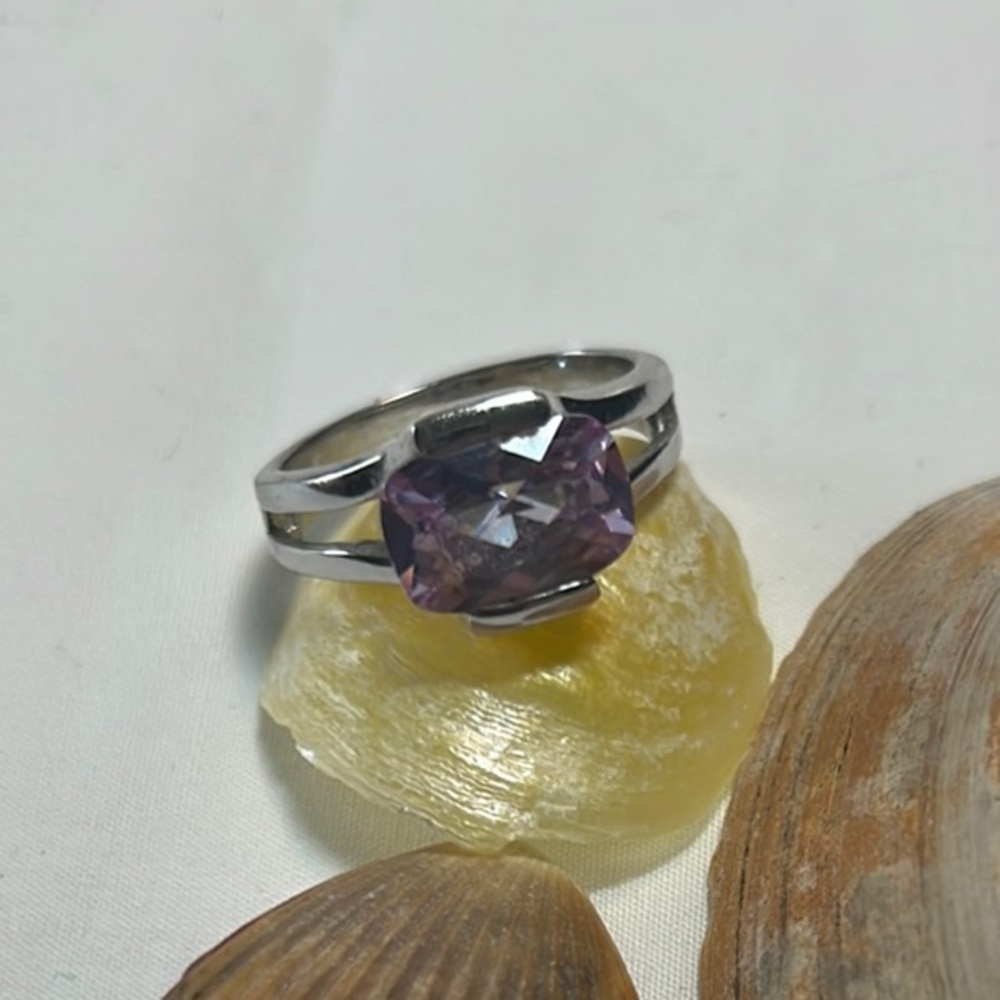 Elegant Silver and Purple Ring - Picture 3 of 3